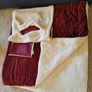 Queen size comforter with shams